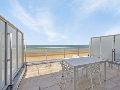 Gerenoveerde penthouse met terrassen en schitterend zeezi...