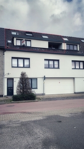 PRACHTIG GERENOVEERD 2 SLAAPKAMER APPARTEMENT MET TERRAS, FIETSENBERGING, GARAGE EN KELDER