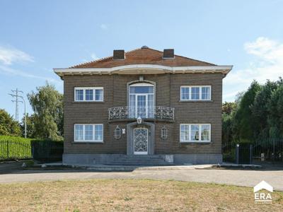 Notariswoning met 5 slaapkamers in Sint-Truiden