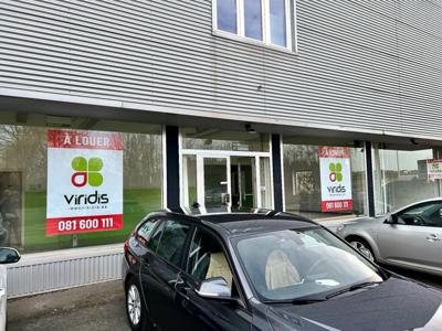 Zeer goed gelegen commerciële site