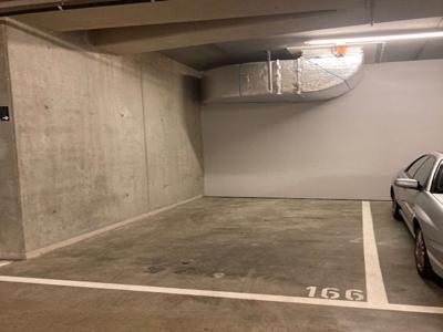 Autostaanplaats in afgesloten parking