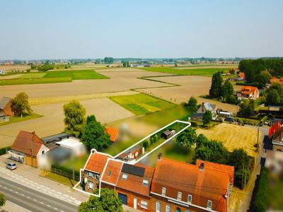 Halfopen bebouwing met tuin en garage, gelegen te Merkem