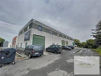 Industrieel en kantoorgebouw 900 M2