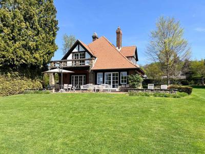 Karaktervolle gerenoveerde villa met prachtig tuin