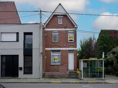 MOORSLEDE : Te renoveren woning of opbrengsteigendom met 3 a