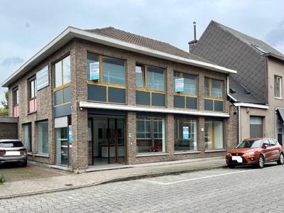 OP TE FRISSEN HANDELSRUIMTE IN CENTRUM SINT-DENIJS-WESTREM