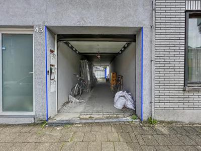 Opslagplaats van 210m² met kantoor Te Koop in BORSBEEK!