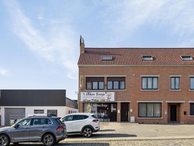 Polyvalente handelsruimte van 167m² op een invalsweg te Tong