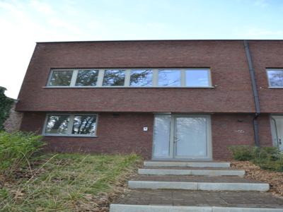 Recente woning met 4 slaapk, 2 badk, garage en tuin