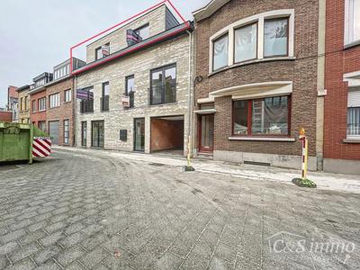 Ruime penthouse in nieuwbouw met 2 slk, groot terras en gara