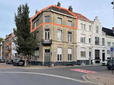 Te renoveren duplex appartement op topligging