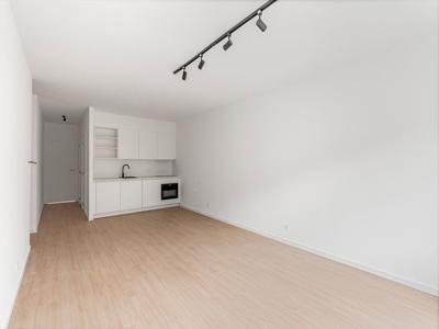 Volledig gerenoveerd appartement in hartje Mariakerke te ko…