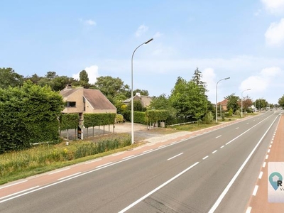 Gunstig gelegen Villa te LOVENDEGEM met uitzonderlijke mogel