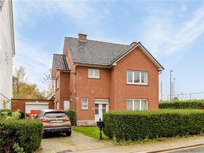 Vrijstaande woning met perfect georienteerde tuin en garage