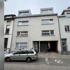 Duplex appartement met autostaanplaats te huur