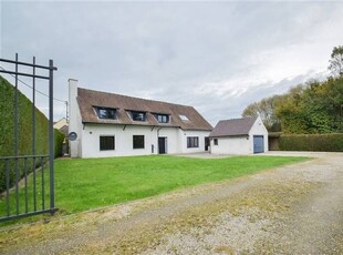 Villa op een afgesloten domein in een doodlopende straat.