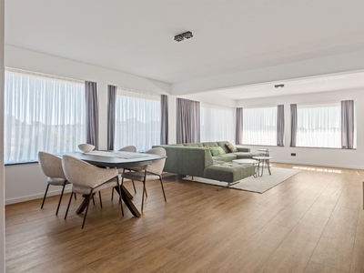 Luxueus, gerenoveerd appartement (+-130m²) met 3 slaapkamers en ruim hoekterras te Deurne!