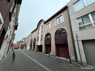 OPBRENGSTEIGENDOM - 8 verhuurde studio's te Roeselare cen...