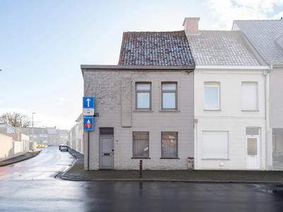 Te renoveren hoekwoning in het stadscentrum