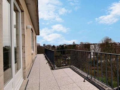 BRUGMANN: Spacious 1 bedroom penthouse with view on Brussels