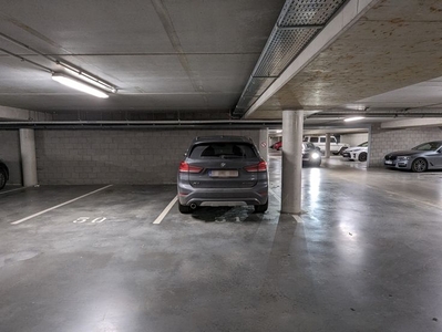 Overdekte parkeerplaats aan Park Spoor Noord