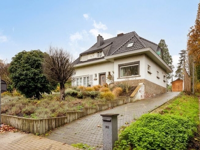 Villa met 3 slpk.nabij centrum Halle