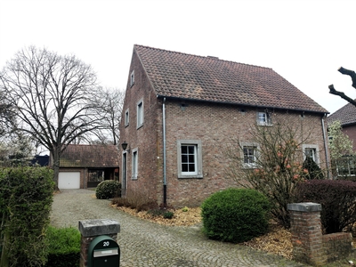 Karaktervolle woning in doodlopende straat te huur.