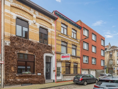 Te renoveren huis met 4 slpks en dakterras te koop in Antwerpen