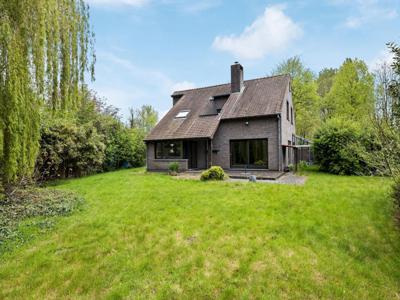 Te renoveren villa op 2660 m2 te Deurle