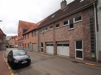 Vlot bereikbare ruime woning met 4 slaapkamer, garage + stad