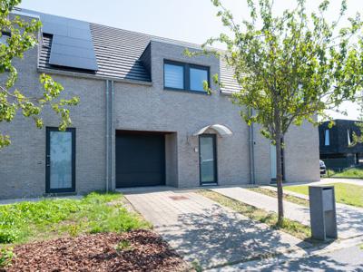 Recente woning met 4 slaapkamers in rustige woonwijk