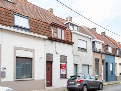 Te renoveren woning met 3 slaapkamers en tuin