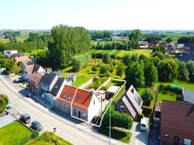 Halfopen woning met garage en tuin gelegen te Poelkapelle