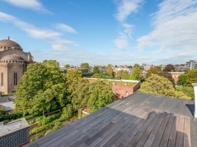 Luxe penthouse met groot terras en adembenemende Zichten