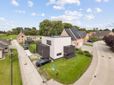 Rustig gelegen moderne villa met 3 slaapkamers en ruime gara