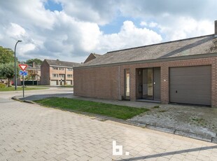 Gerenoveerde HOB met garage en charmante tuin op mooie ligg