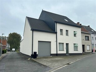 Gerenoveerde woning met 4 slaapkamers en garage te Kerksken