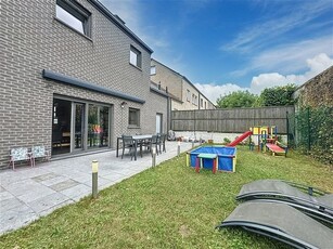 Mooi huis met 5 slaapkamers met tuin en garage