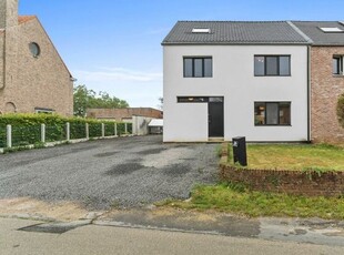 Prachtig gerenoveerde woning met garage op top locatie!