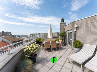 Hoogwaardig afgewerkte duplex met 4 terrassen in Blankenber…