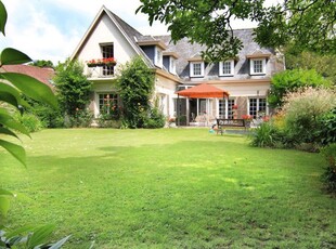 Villa gebouwd op 1000m² met 3 slaapkamers, 2 badkamers, dubb