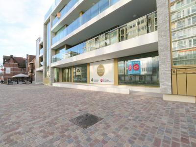 Kantoor of winkel van 183 m²