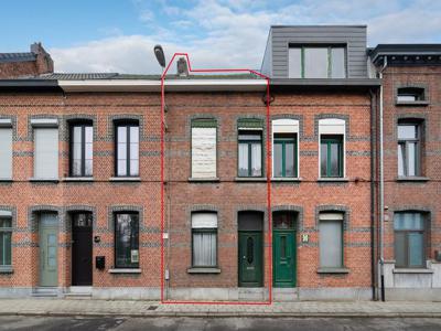 Te renoveren woning met tuin en achteringang