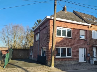 Ruime woning met 3 slpk en grote garage