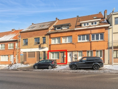 Gerenoveerd gelijkvloers appartement met 2 slaapkamers en parkeergelegenheden.