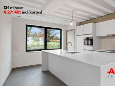 Vernieuwbouwproject met 3 appartementen en twee commercië...