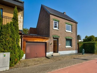 Vlot bereikbare woning met ruime tuin. 4 slaapk.+ zolder.