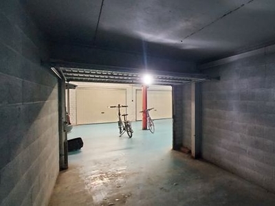 Afgesloten garagebox in een gesloten garagecomplex