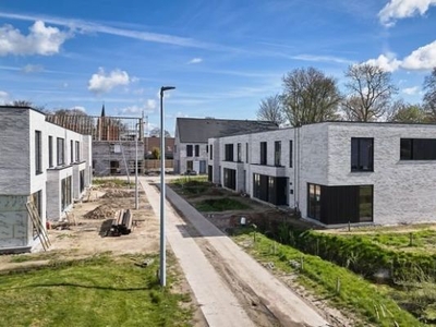 Energiezuinige woning met 3 slpk’s en carport