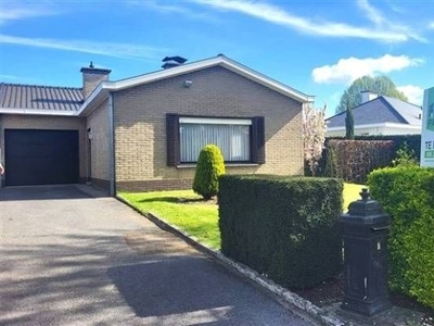 Goed onderhouden woning met 3 slaapkamers op een terrein van